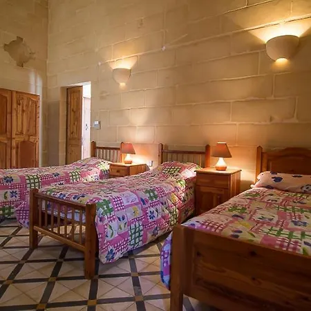 בית נופש 4 Bedroom Farmhouse With Private Pool Zebbug (Gozo)
