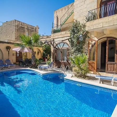 4 Bedroom Farmhouse With Private Pool