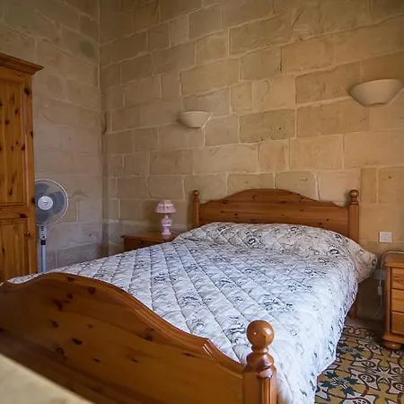 4 Bedroom Farmhouse With Private Pool בית נופש
