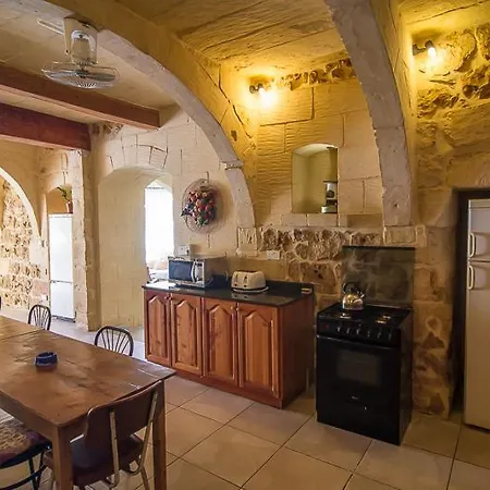 4 Bedroom Farmhouse With Private Pool בית נופש *