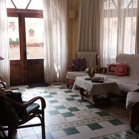 4 Bedroom Farmhouse With Private Pool *