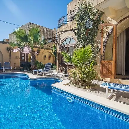 4 Bedroom Farmhouse With Private Pool