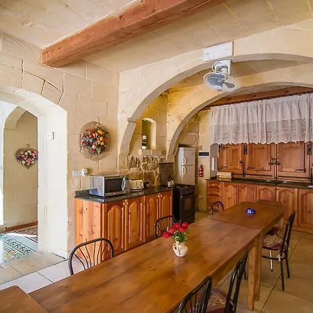 בית נופש 4 Bedroom Farmhouse With Private Pool *
