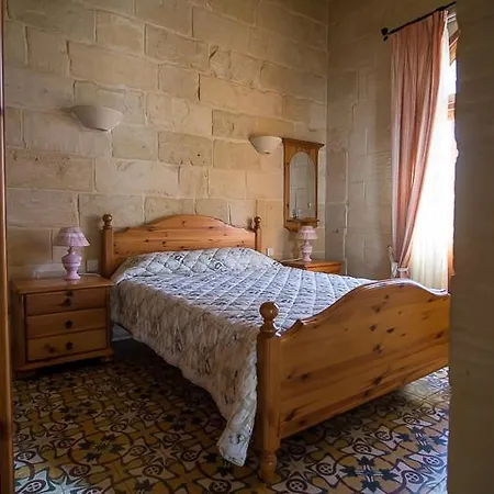 4 Bedroom Farmhouse With Private Pool