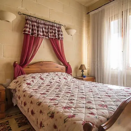 4 Bedroom Farmhouse With Private Pool בית נופש