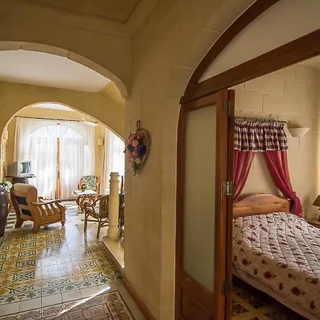 בית נופש 4 Bedroom Farmhouse With Private Pool Zebbug (Gozo)