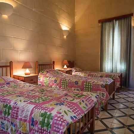 4 Bedroom Farmhouse With Private Pool בית נופש