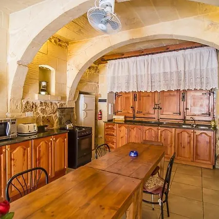 4 Bedroom Farmhouse With Private Pool בית נופש *