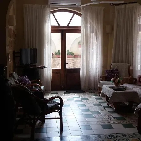 Σπίτι διακοπών 4 Bedroom Farmhouse With Private Pool *