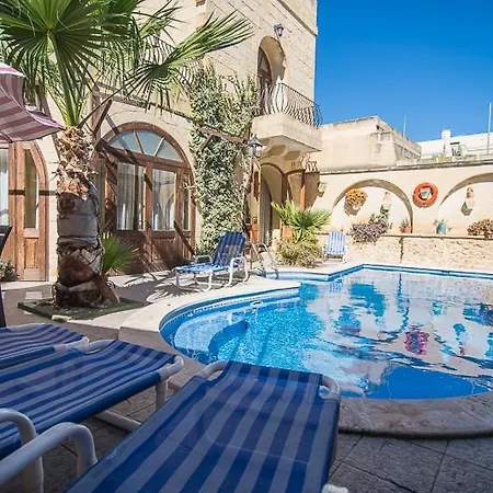 4 Bedroom Farmhouse With Private Pool *