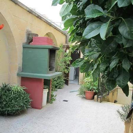 4 Bedroom Farmhouse With Private Pool בית נופש *