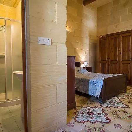 4 Bedroom Farmhouse With Private Pool Zebbug (Gozo)