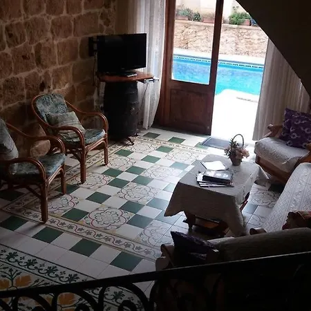 Σπίτι διακοπών 4 Bedroom Farmhouse With Private Pool *