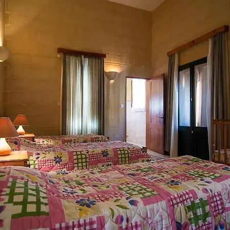 4 Bedroom Farmhouse With Private Pool