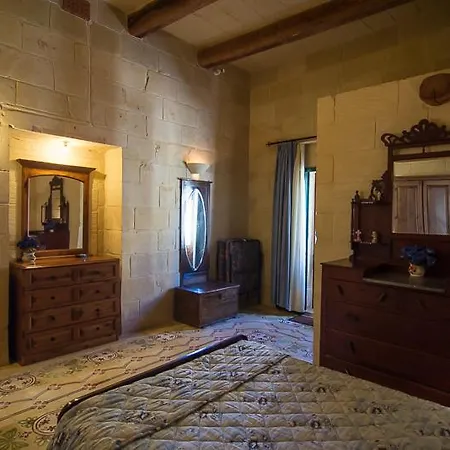 4 Bedroom Farmhouse With Private Pool בית נופש *