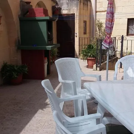 4 Bedroom Farmhouse With Private Pool *