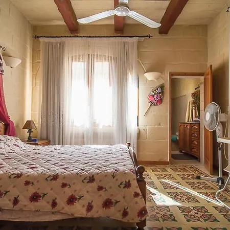 4 Bedroom Farmhouse With Private Pool Zebbug (Gozo)