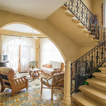 4 Bedroom Farmhouse With Private Pool